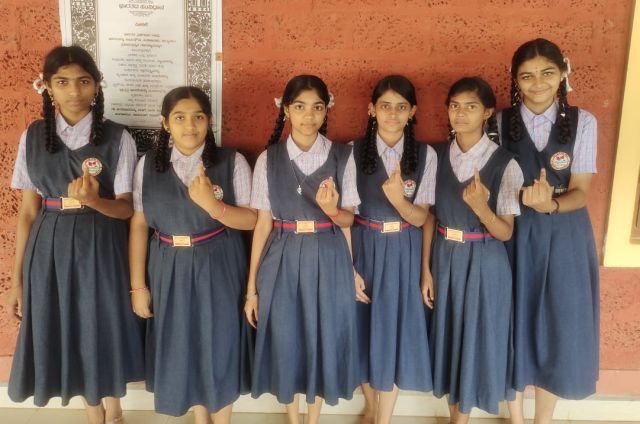 vishwadarhsna students
